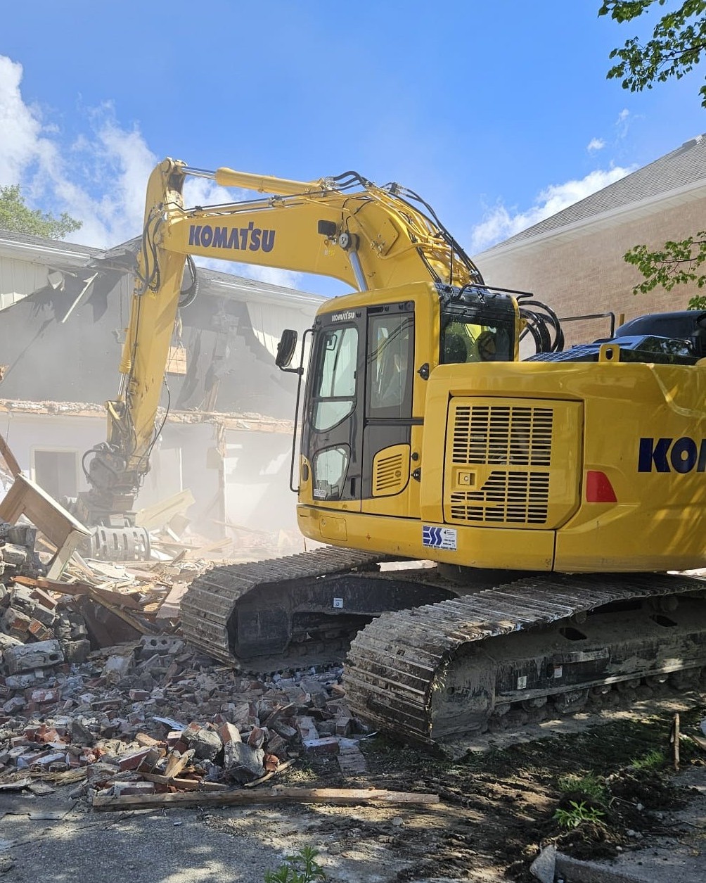 demolition-start-excavator-custom-home-north-york